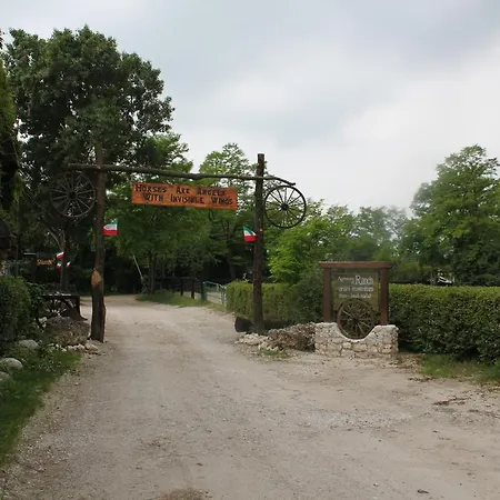 Agriturismo Al Ranch Farm stay Castello d'Aviano
